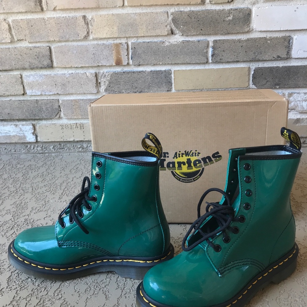 Dr. Martens Forest 1460 US 7 NEW IN BOX